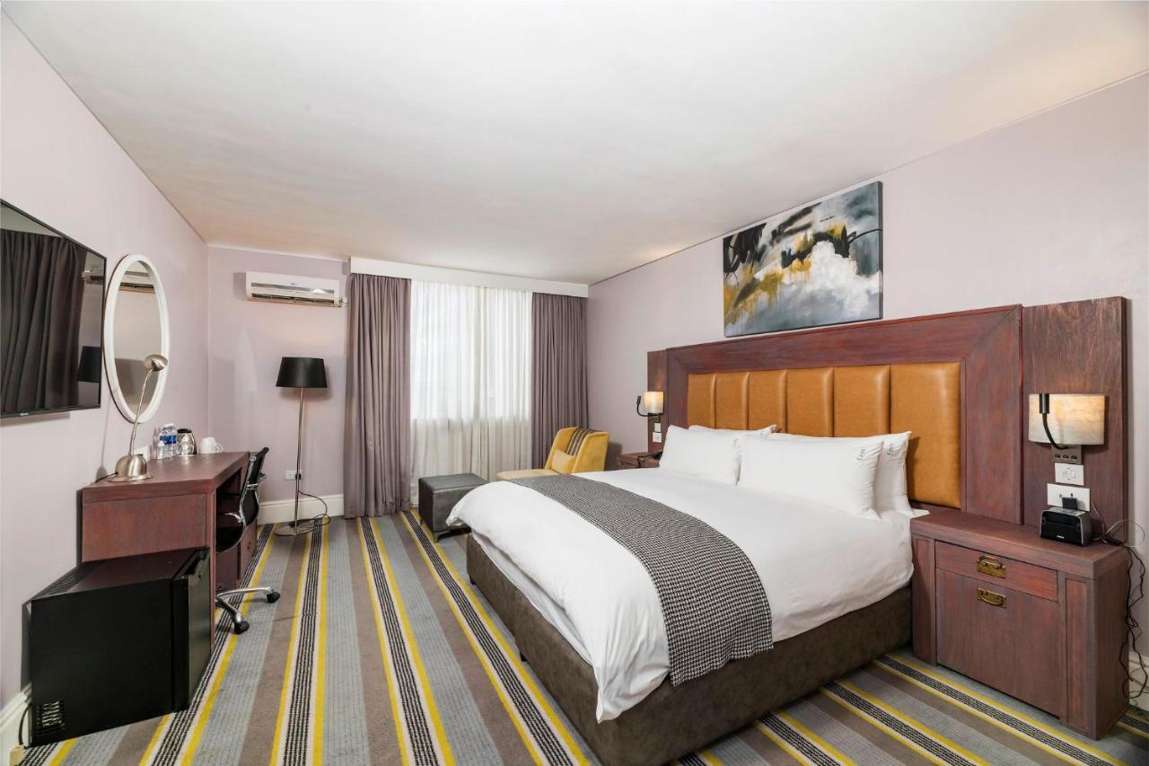 Holiday Inn - Mutare, an IHG Hotel Bagian luar foto