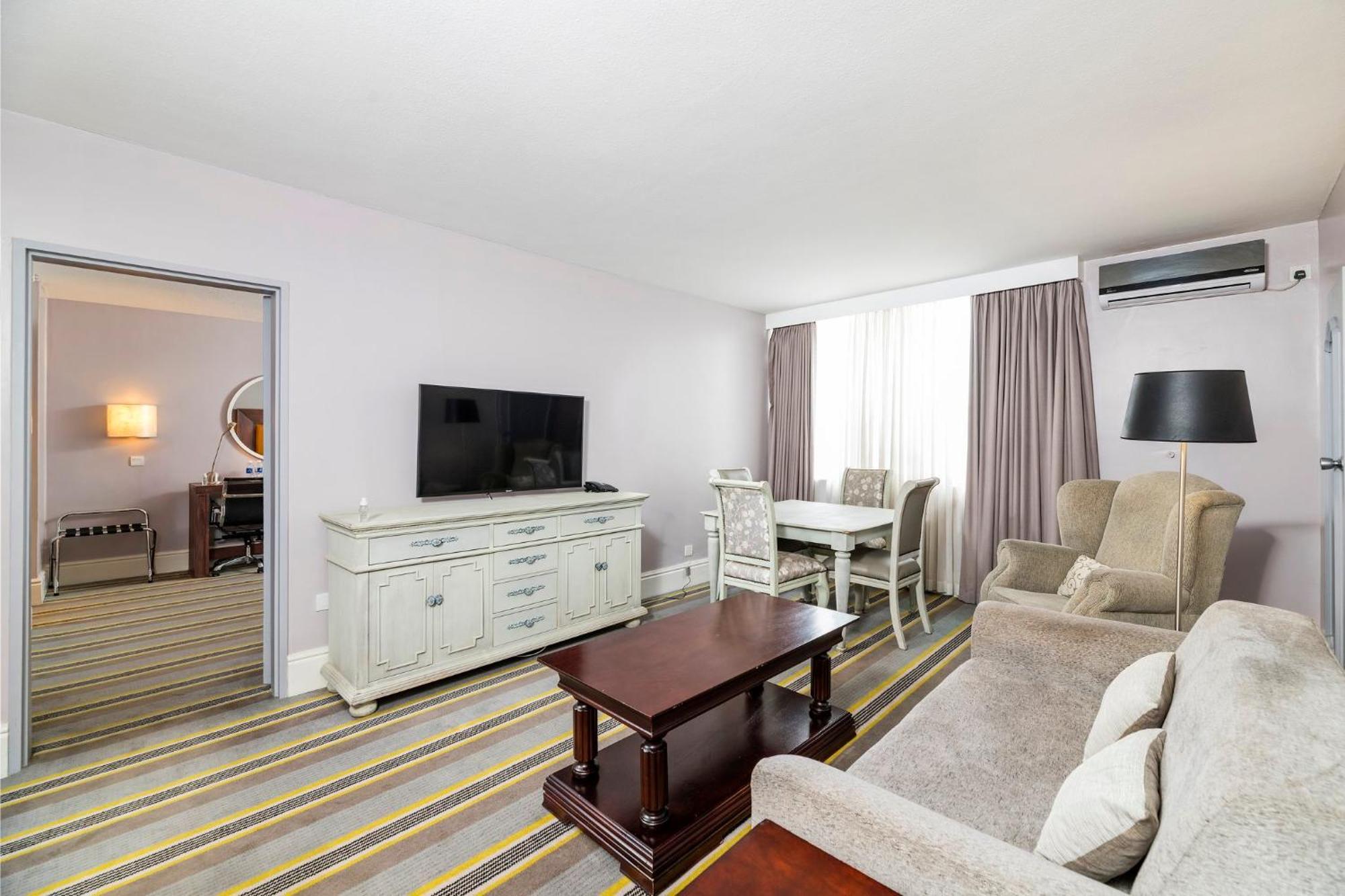 Holiday Inn - Mutare, an IHG Hotel Bagian luar foto