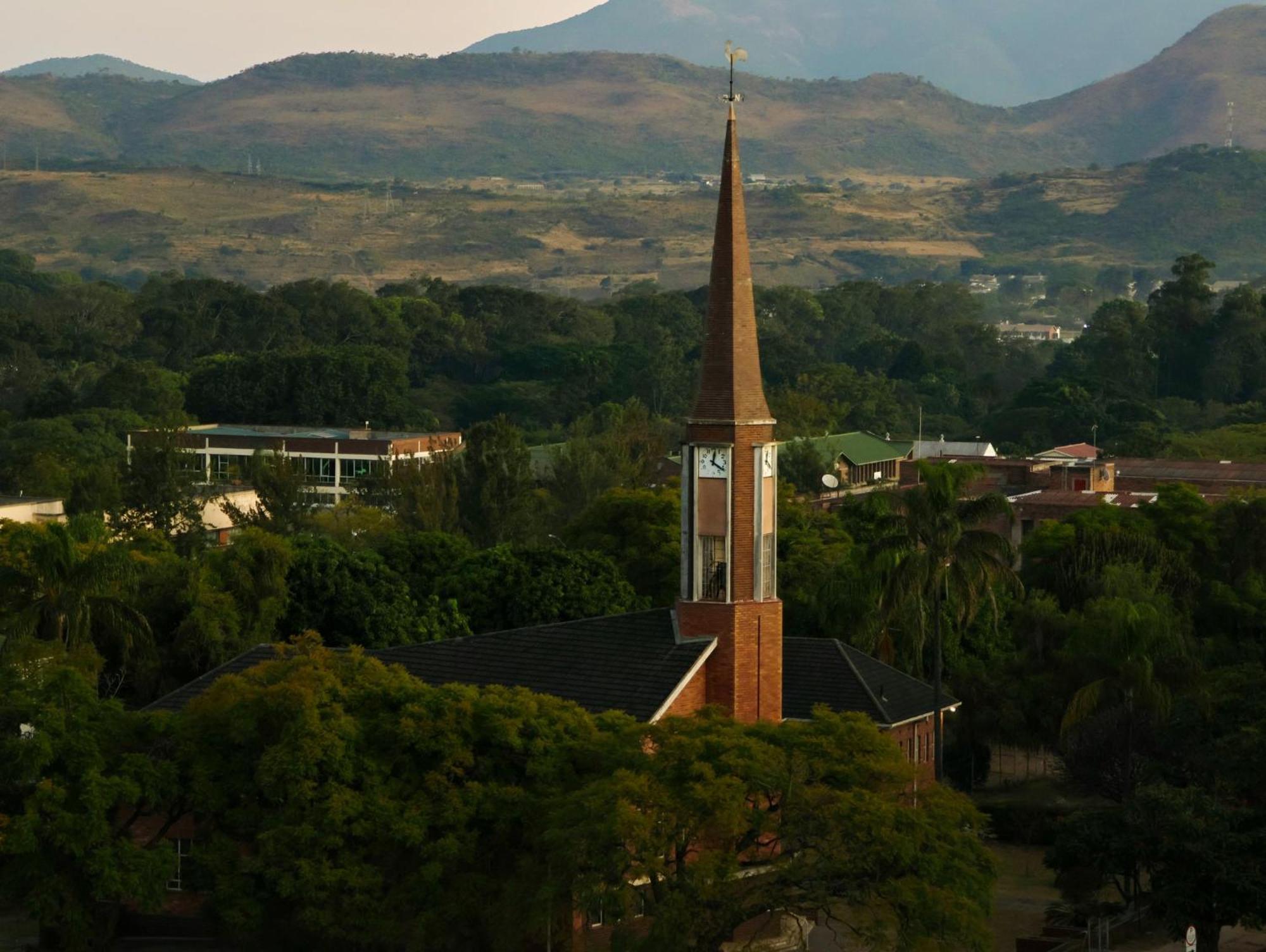 Holiday Inn - Mutare, an IHG Hotel Bagian luar foto